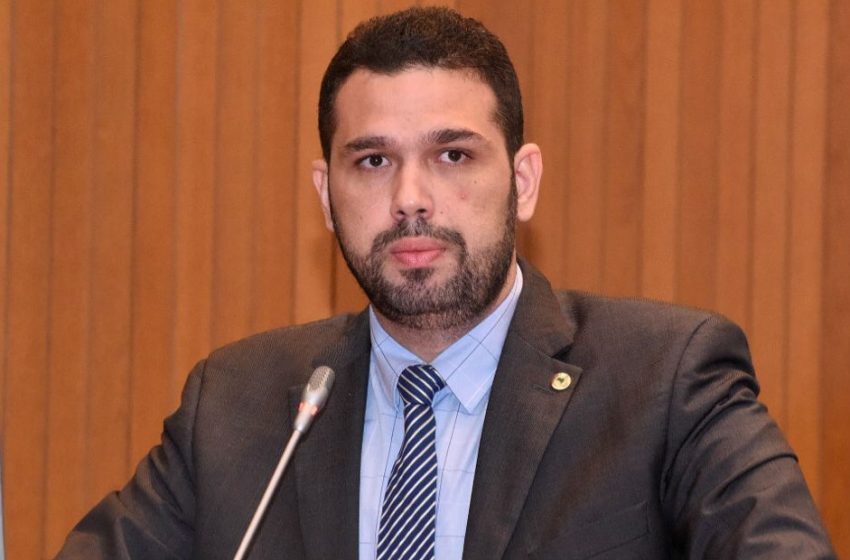  Deputado pede abono de faltas após acidente