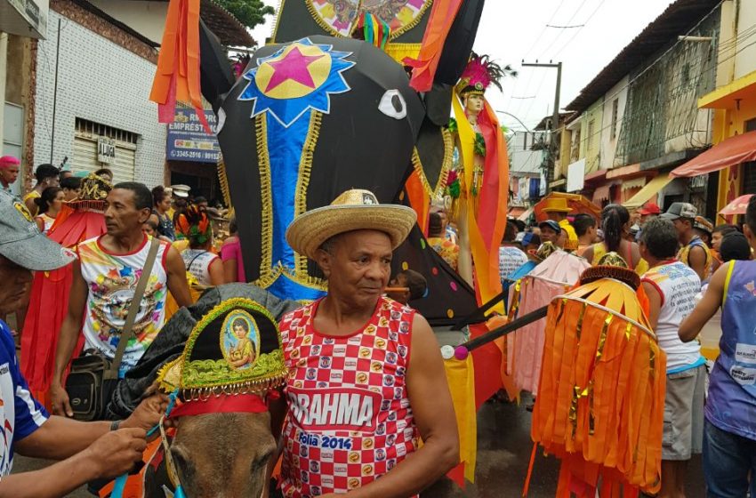  Micarroça estica a folia em Rosário na 4ª de Cinzas