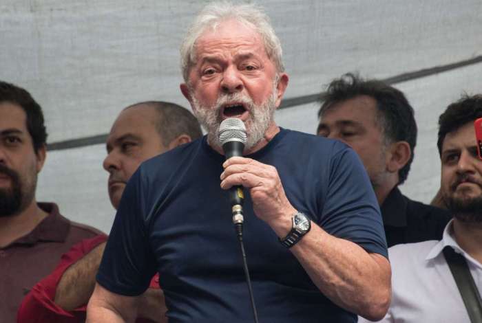  Presidente do TRF-4 mantém Lula preso