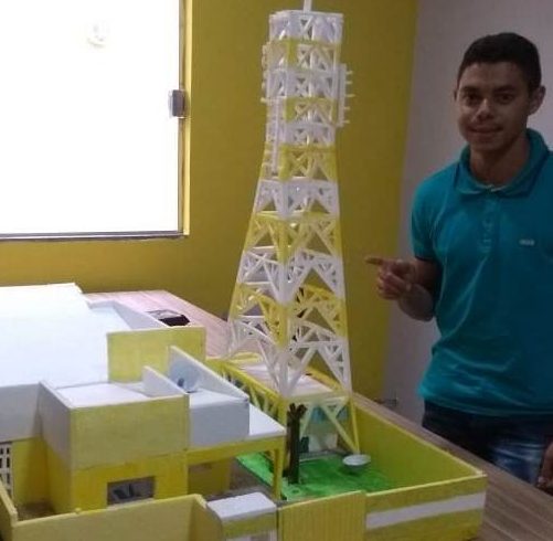  Ouvinte cria maquete da 92 FM para mostrar rádio na cidade