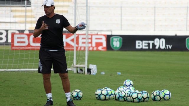  Sampaio anuncia o novo técnico para a Série C