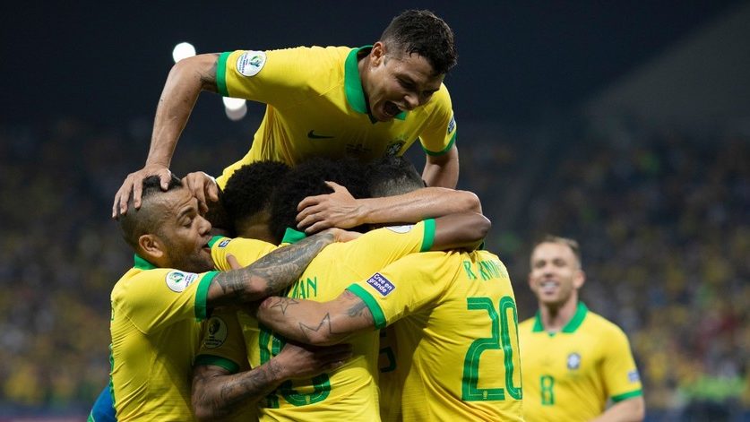  Brasil vence o Paraguai e avança à semifinal