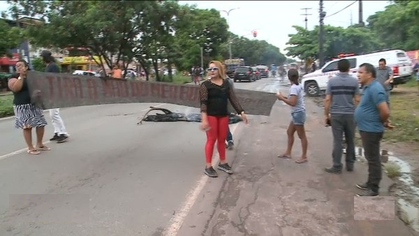  Manifestantes protestam contra reajuste de passagens em SL