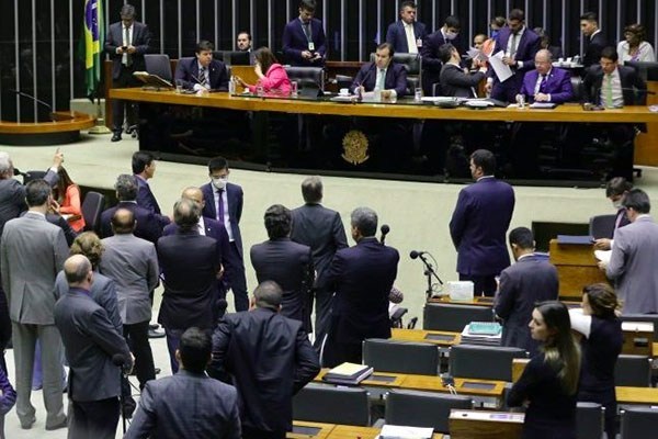  Maioria dos deputados do Maranhão quer adiamento do Enem