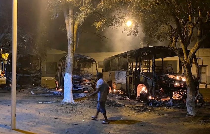  Homem é preso após incendiar ônibus escolares em Fortuna