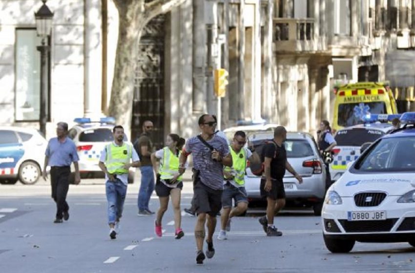  Macron, papa Francisco, Hillary e Hezbollah se solidarizam com Barcelona