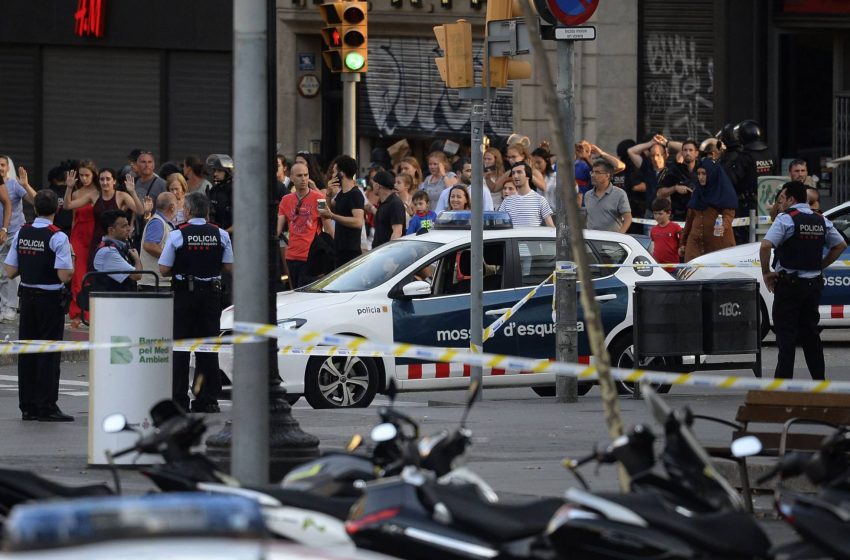  Atentado terrorista deixa vários mortos e feridos em Barcelona