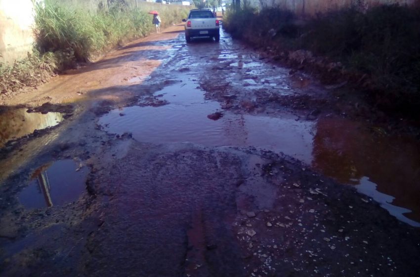  Buracos atrapalham vida de moradores no Tibiri