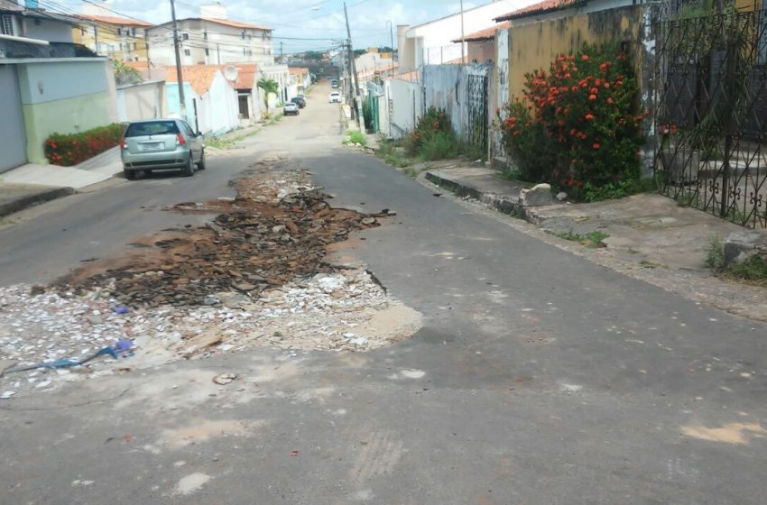  Residencial Pinheiros sofre com sujeira, buracos e insegurança