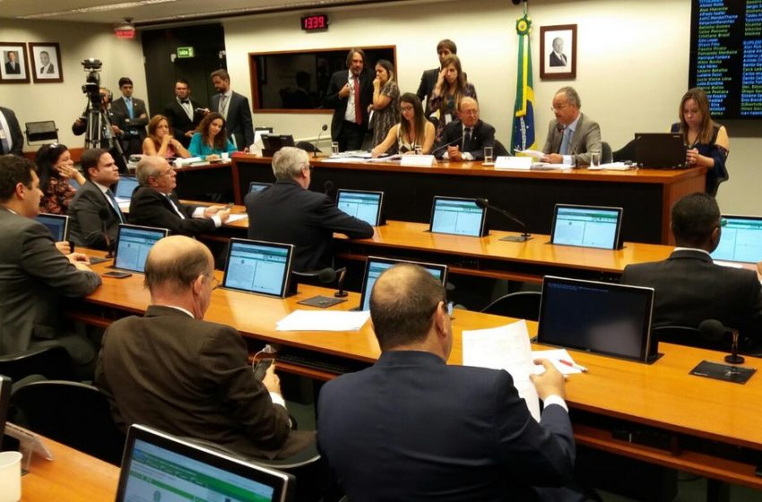  Comissão aprova fundo eleitoral