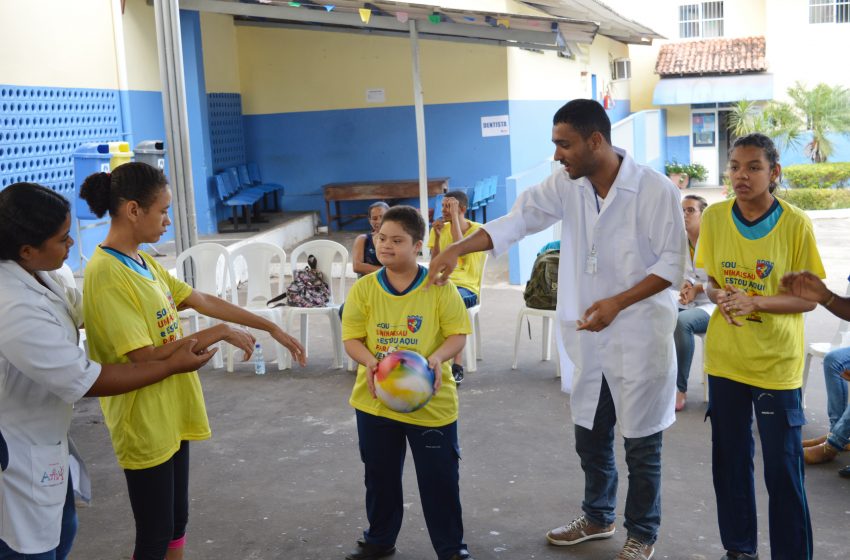  Estudantes realizam ação em alusão ao Dia das Crianças na APAE