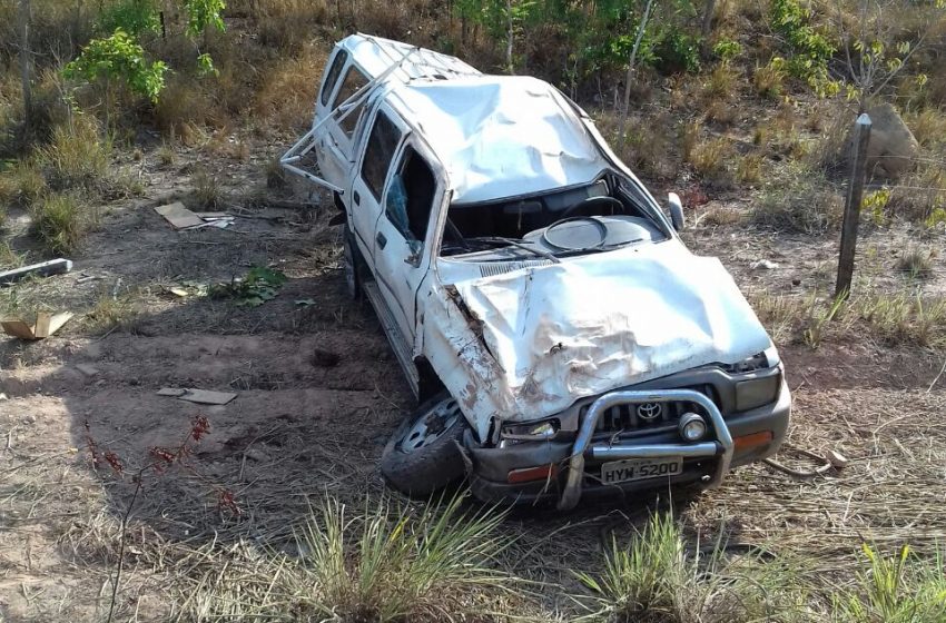  Condutor dorme ao volante e capota caminhonete na BR 222