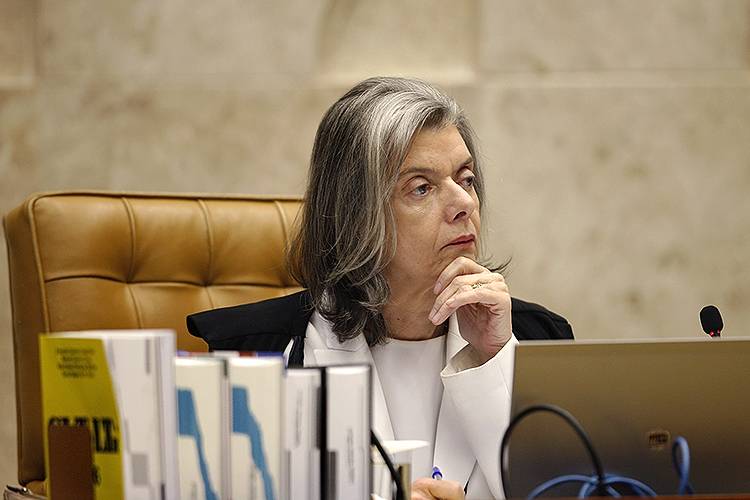  Cármen Lúcia suspende posse de Cristiane Brasil no MT