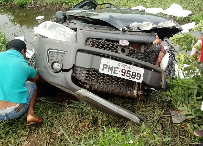  Colisão frontal deixa um morto e um ferido na BR 135