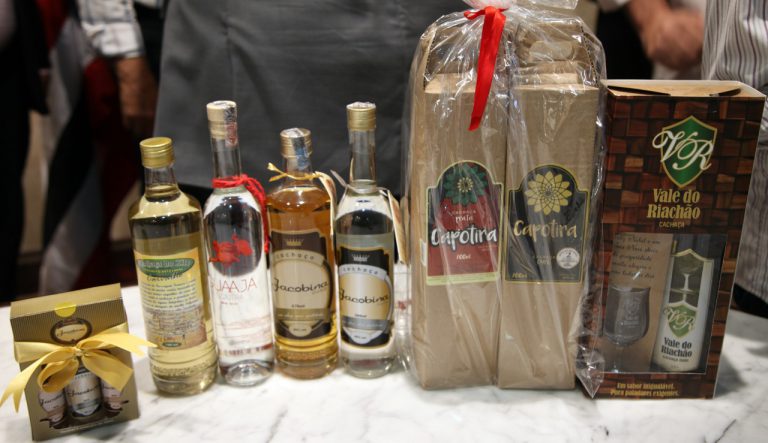  Produção de cachaça é tema de reunião no Palácio dos Leões