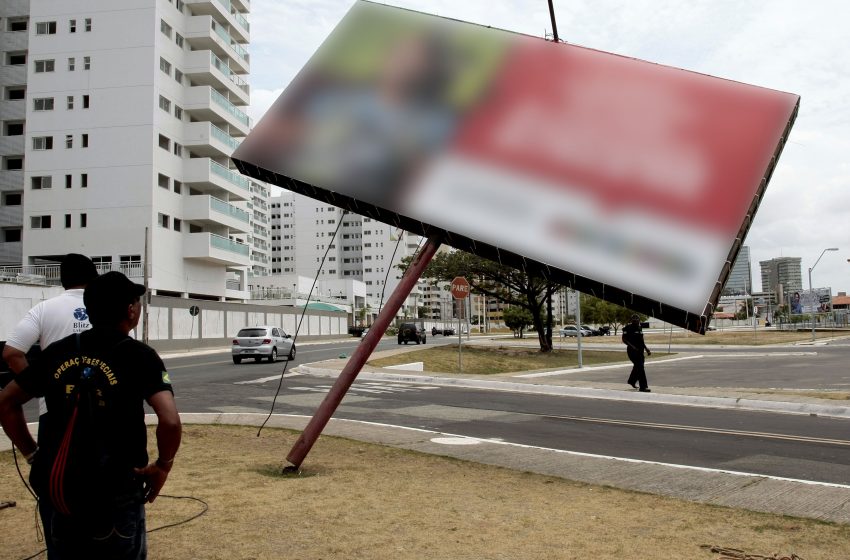  Operação combate poluição visual em São Luís