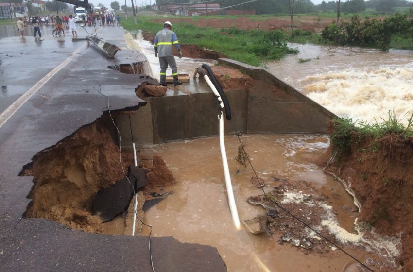  Trecho da BR-316 cede no Maranhão