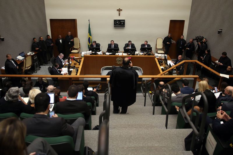  Quatro ministros do STJ votam contra habeas corpus de Lula