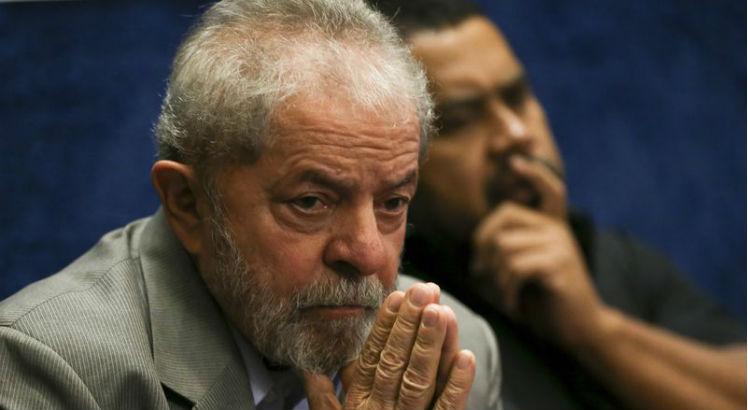  Advogados negociam para que Lula seja preso neste sábado