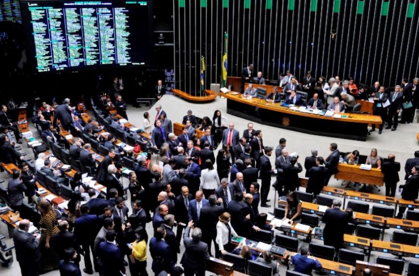  Troca de partidos movimenta 59 deputados federais