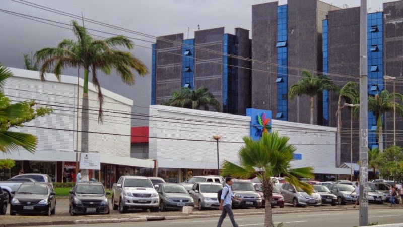  Assalto e tiroteio deixa clientes em pânico no Tropical Shopping