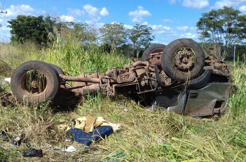  Acidente deixa mortos e feridos na BR-230