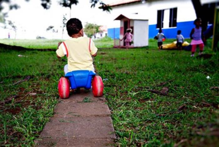  Brasil tem 8,7 mil crianças à espera de uma família