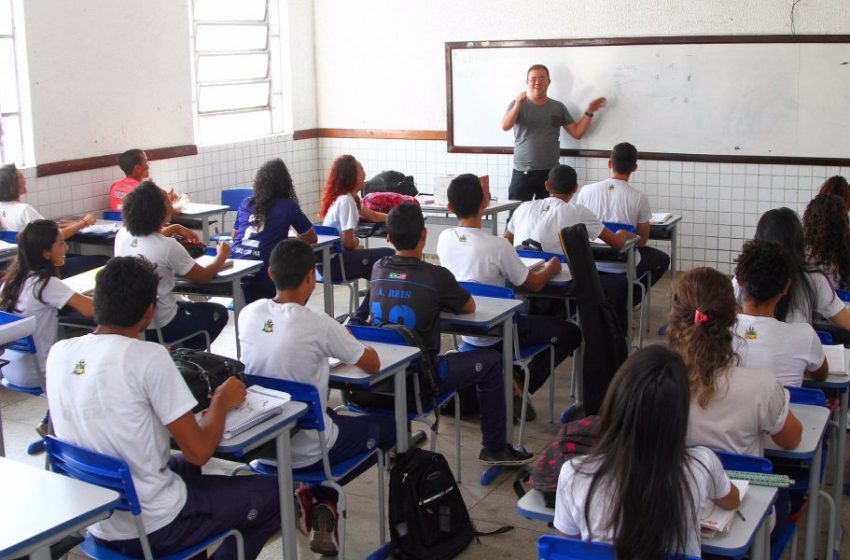  Continuam inscrições de seletivo de docentes do Ensino Médio