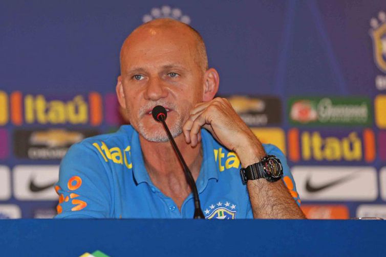  Copa com árbitro de vídeo poderá ter mais pênaltis, diz Taffarel