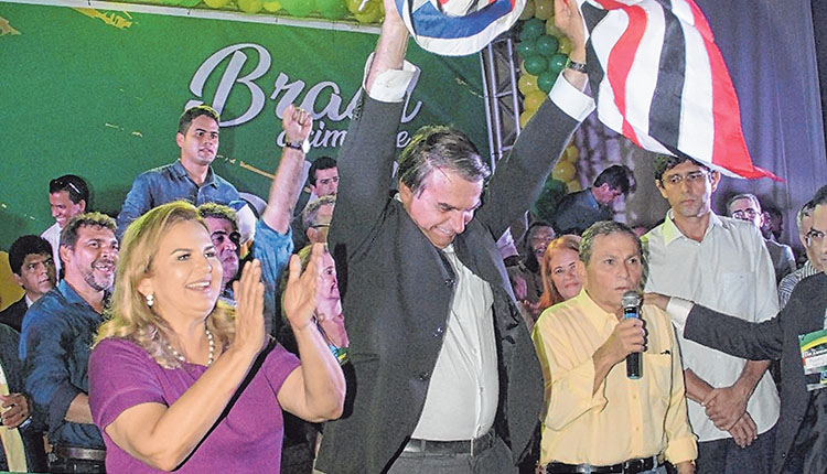  Bolsonaro cogita chapa pura com Maura Jorge