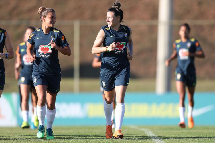  Seleção feminina de futebol se prepara para o Torneio das Nações