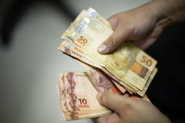  Previsão para salário mínimo é de R$ 1.006 em 2019