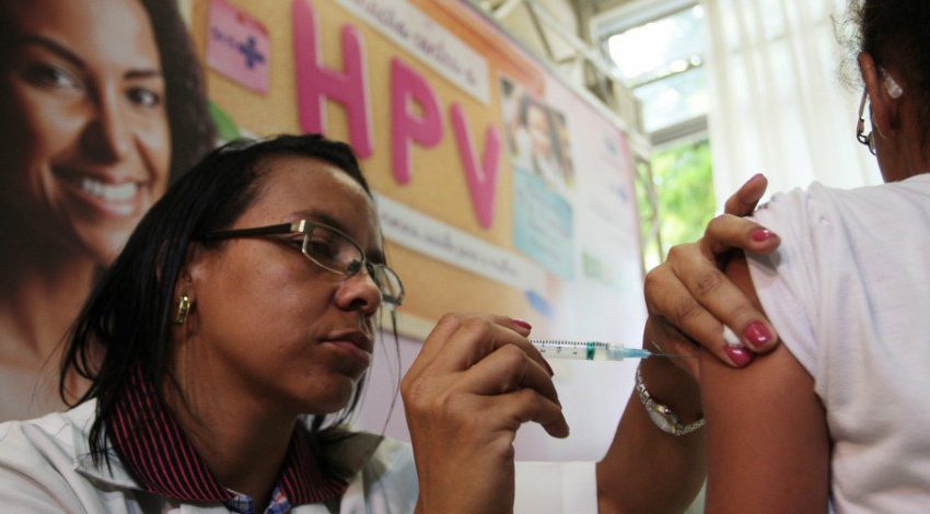  Crianças e adolescentes devem se vacinar contra o HPV