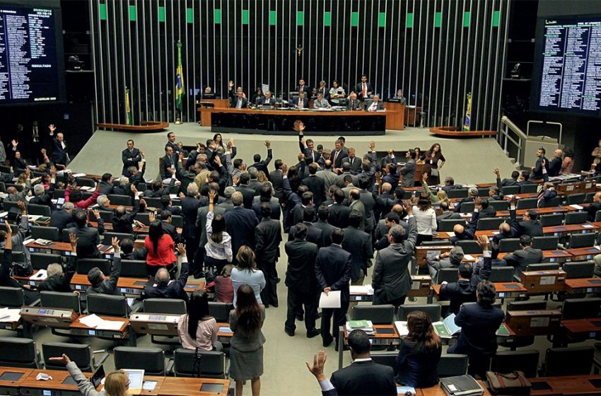  Oito dos dezoito deputados federais foram reeleitos