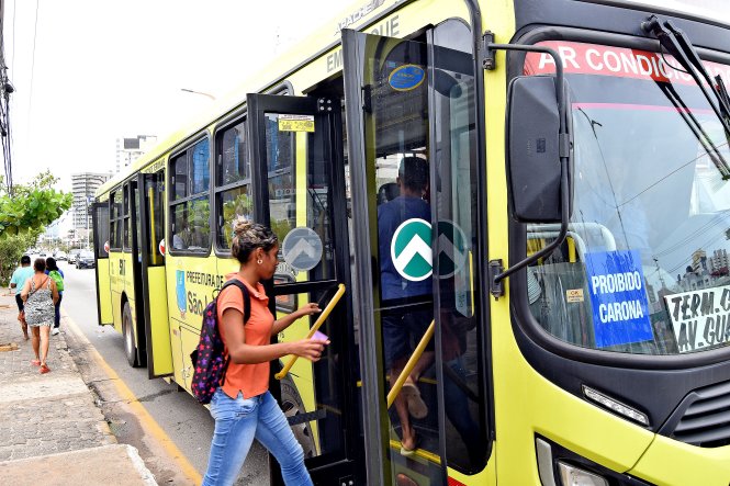  Frota de ônibus circulará 100% e trânsito terá reforço de agentes neste domingo