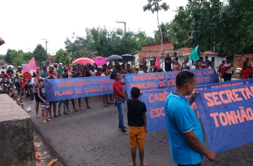  Alunos sofrem sem merenda e transporte em Cachoeira Grande