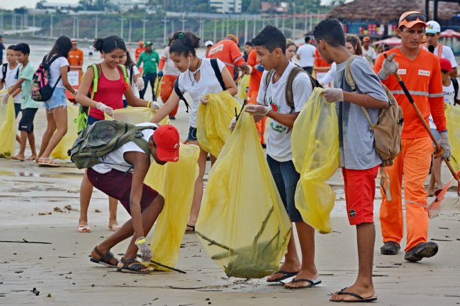  37 toneladas de lixos são recolhidos em praia de São Luís