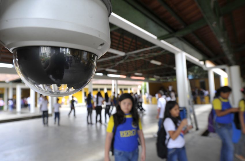  Governo deve garantir serviços de vigilância nas escolas