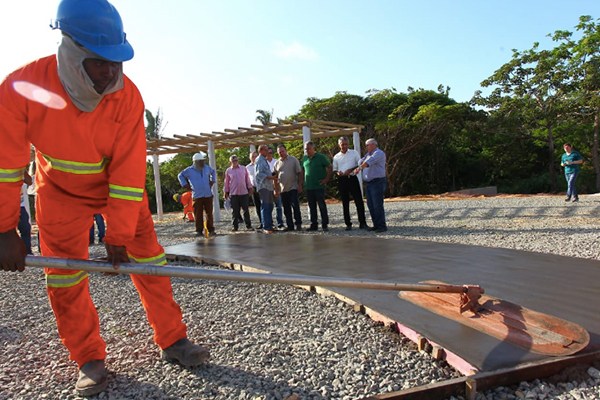  Carlos Brandão vistoria e entrega obras