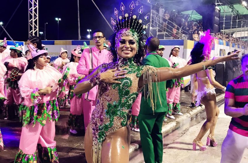  Chuva forte marca 1º dia de desfile na Capital