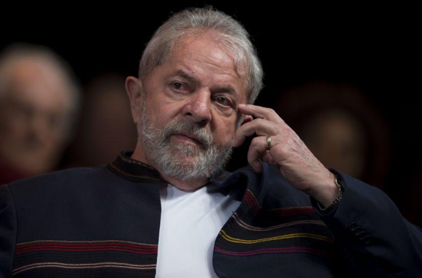  Lula completa um ano na prisão