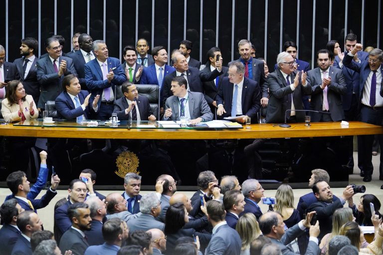  Câmara conclui 2º turno da reforma da Previdência; texto vai ao Senado