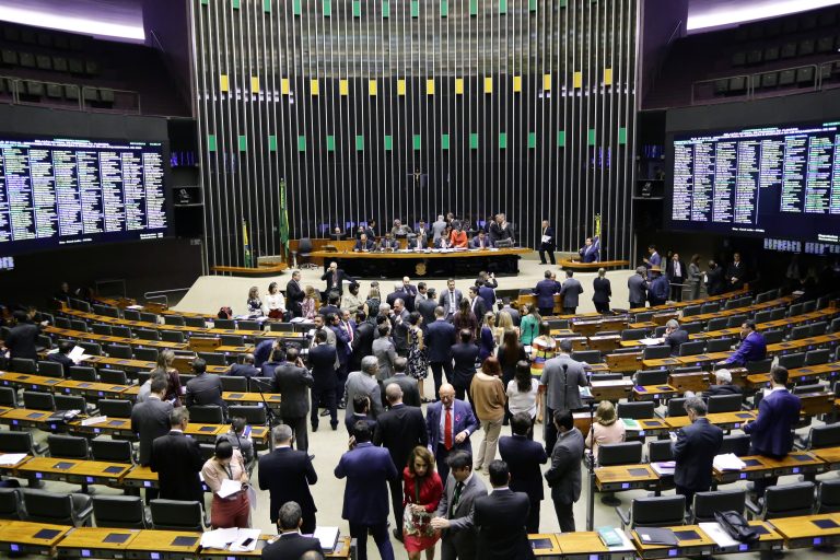  Congresso aprova projeto que remaneja R$ 3 bilhões do Orçamento