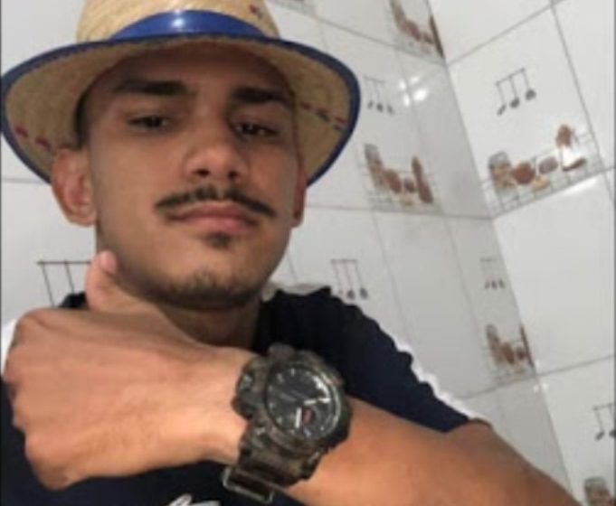  Morreu ao apontar arma à polícia