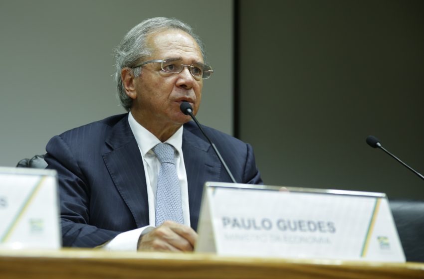  Paulo Guedes anuncia medidas para diminuir o impacto do coronavírus