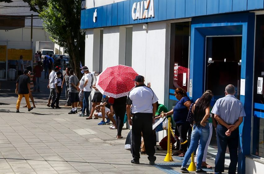  Gastos com auxílio emergencial podem chegar a R$ 154 bilhões em três meses