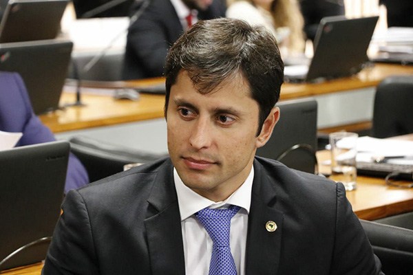  Deputado cobra explicações para jornada de enfermeiros