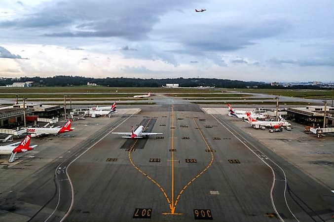  Governo brasileiro decide reabrir fronteiras aéreas para estrangeiros