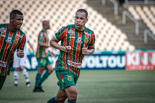  Sampaio vence Figueirense e sobe para 9º na Série B