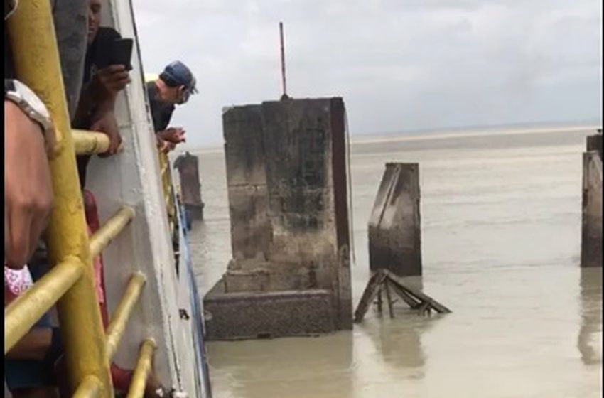  Ferryboat colide em estrutura de atracação de terminal